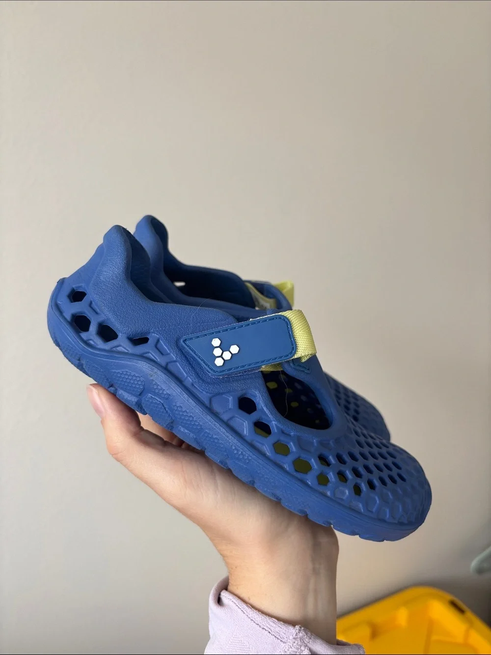 Vivobarefoot Ultra Bloom Kids Amparo Blue kids size EU 29 Us 11.5Y EUC grounding